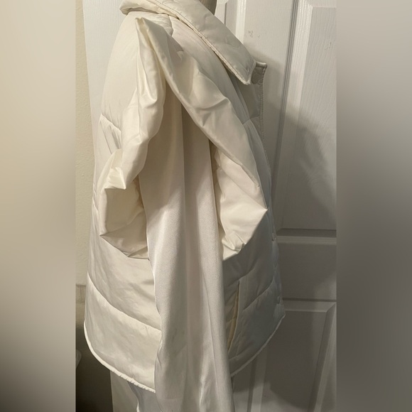 NWT Black Ruffled sleeveless collared Puffy Vest Coat one size, puffer coat - Picture 4 of 6